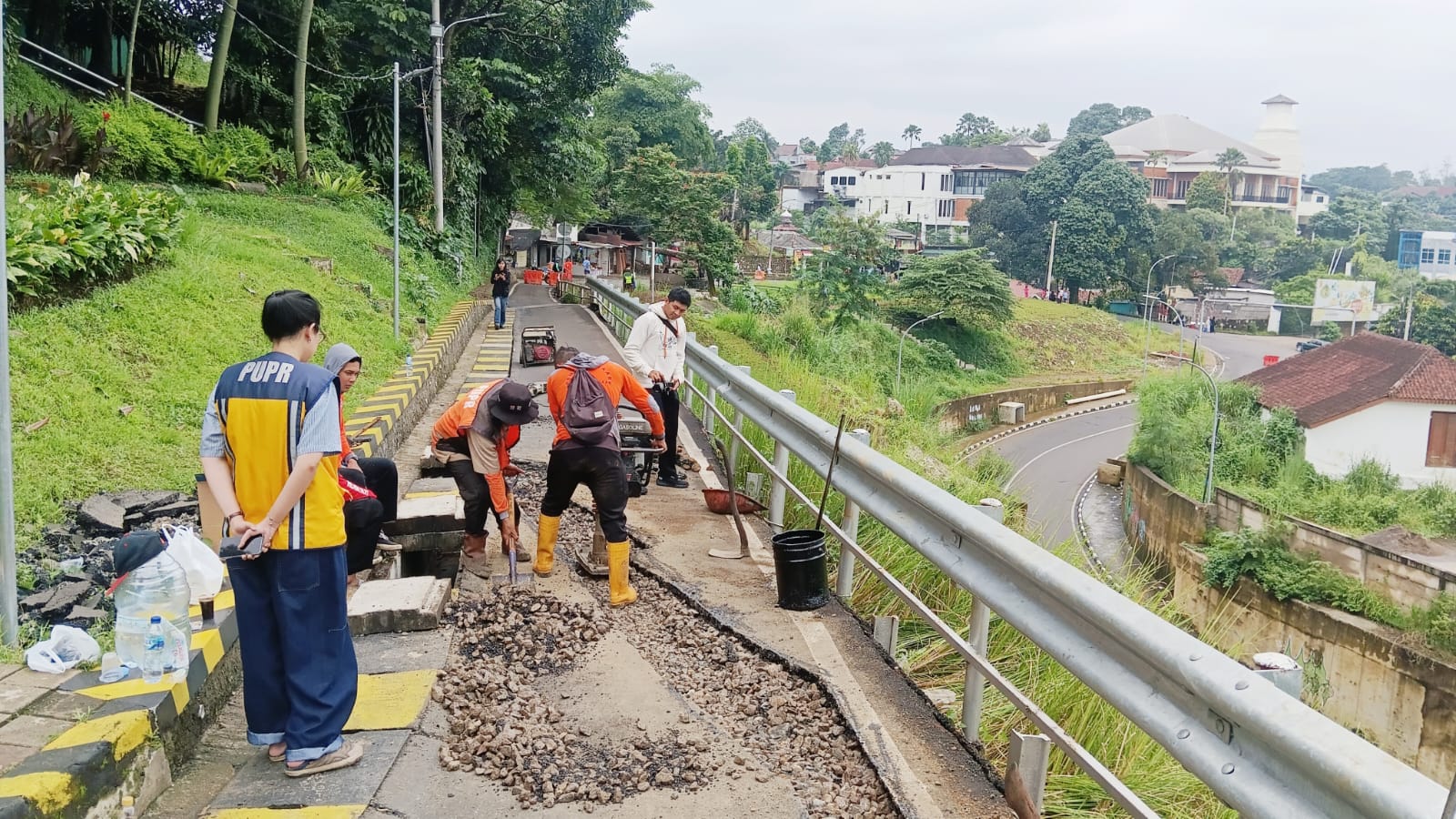 Jalur Motor di Batutulis Ditutup Sementara Imbas Retak