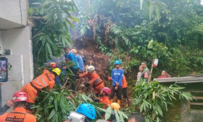 2 Anak Selamat Usai Tertimbun Longsor di Kota Bogor 