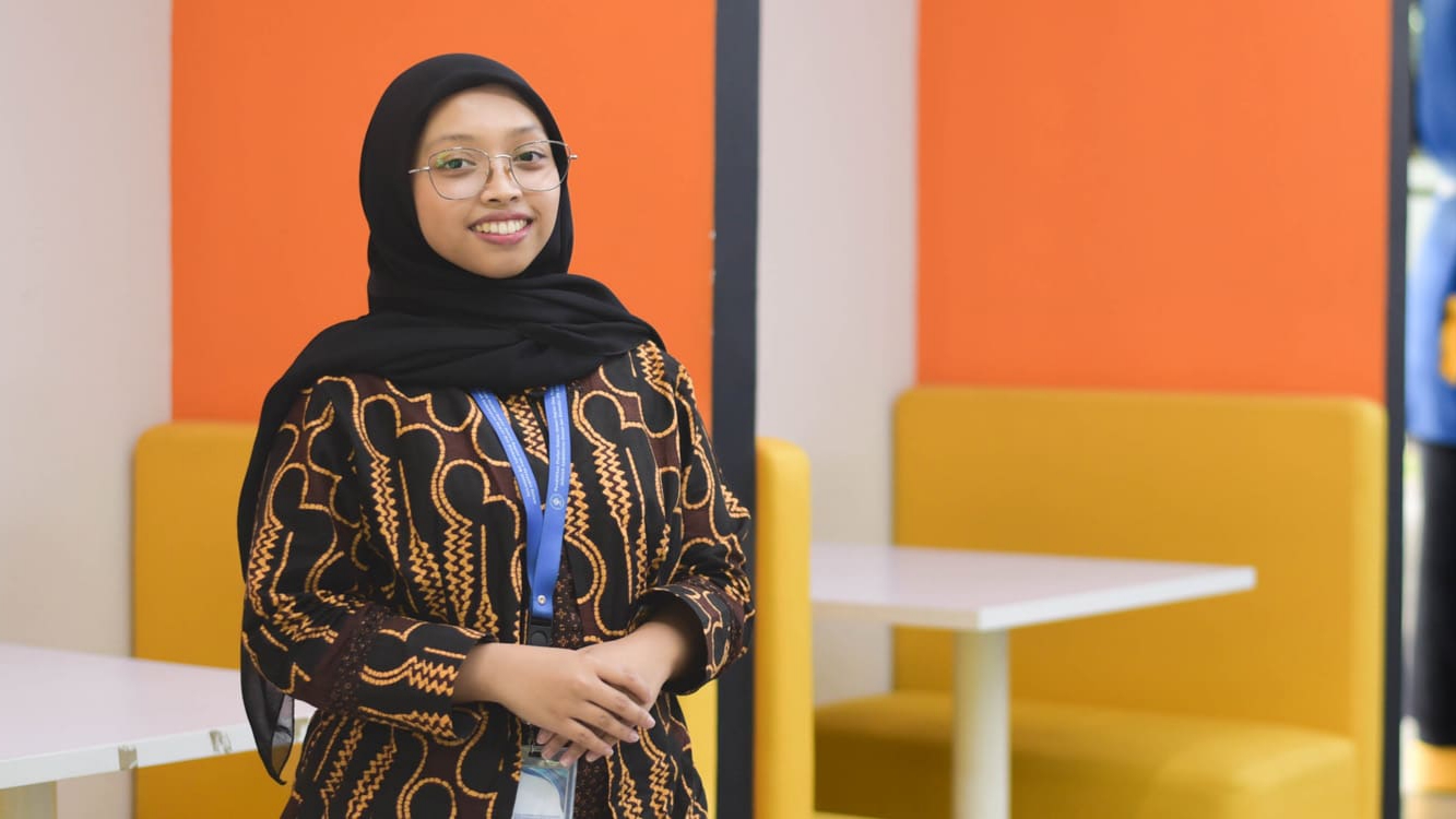 Meneliti Kelenjar Racun Ular Picung, Yasmin Nadhiva Cetak IPK 4,00 di Program Magister IPB