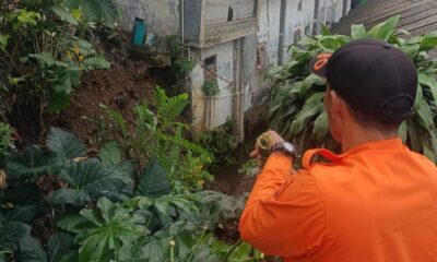 Tanah Pemakaman di Pasirjaya Longsor Tergerus Anak Sungai Cikaret