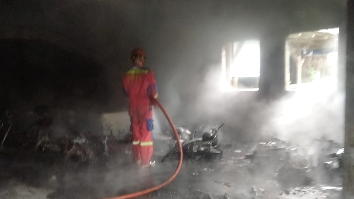 Kebakaran Tempat Parkir Motor di Kota Bogor, 10 Motor Terbakar
