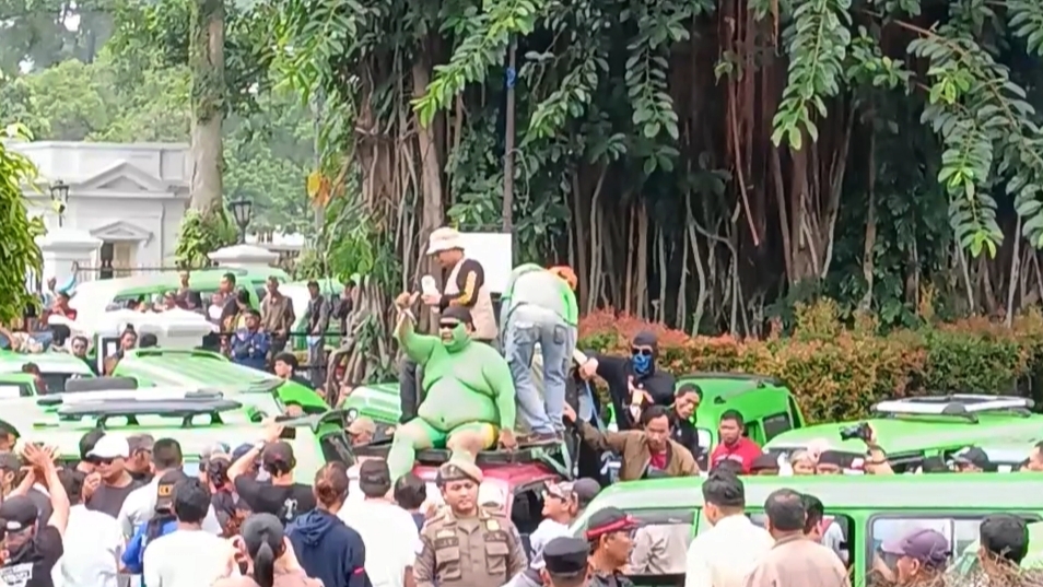 Pemkot Bogor Setop Sementara Razia Angkot Usia 20 Tahun