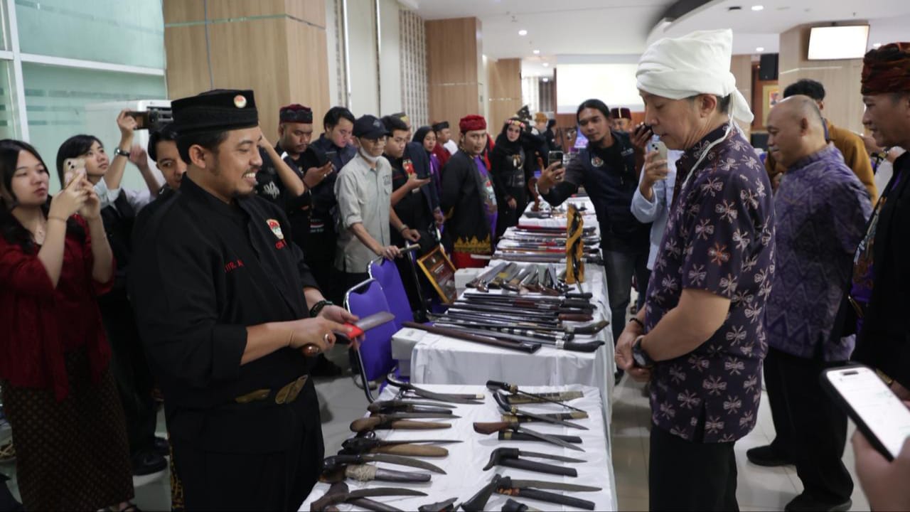 Ratusan Golok Dipamerkan di Universitas Pakuan, Tertua Tahun 800-an