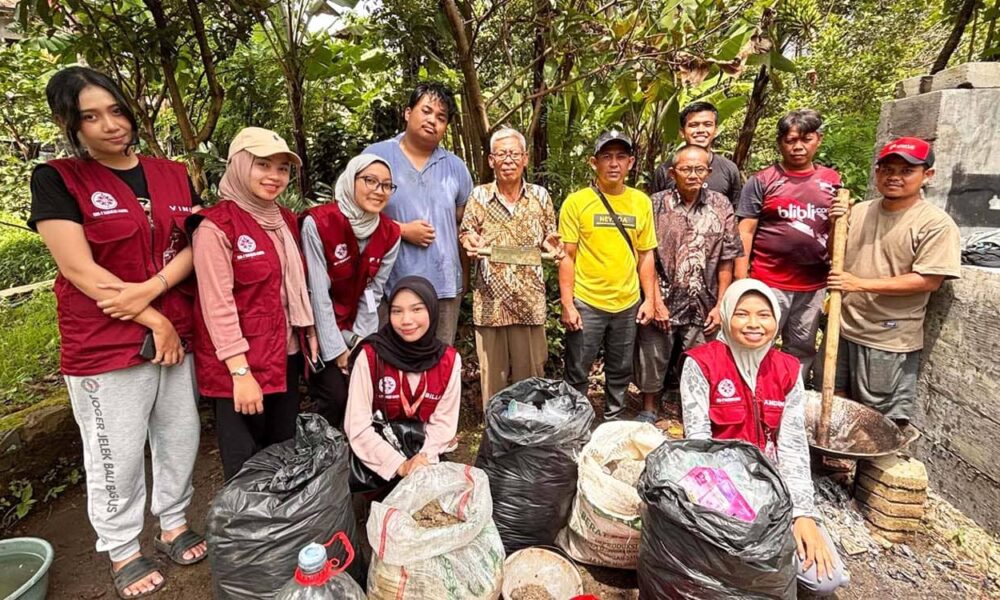 Mengubah Sampah jadi Paving, Cerita KKN Mahasiswa IPB di Babakan Sadeng