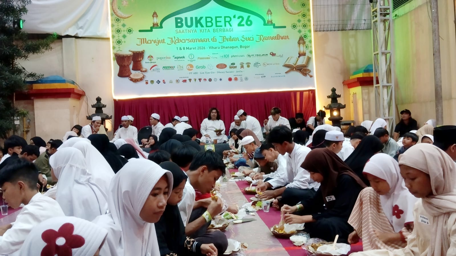 Buka Puasa Bersama Anak Yatim di Vihara Dhanagun Bogor