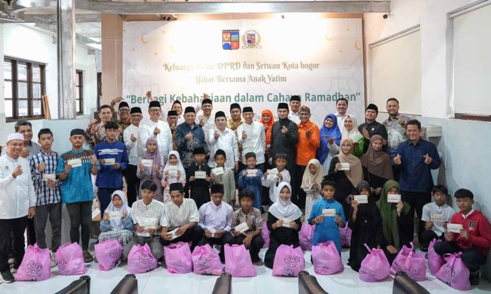 Keluarga Besar DPRD Kota Bogor Berbagi Kebahagiaan dengan Anak Yatim