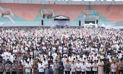 Puluhan Ribu Warga Salat Idulfitri Bersama Bupati Bogor di Stadion Pakansari
