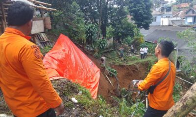 Diguyur Hujan, Pemakaman di Muarasari Longsor Selebar 20 Meter