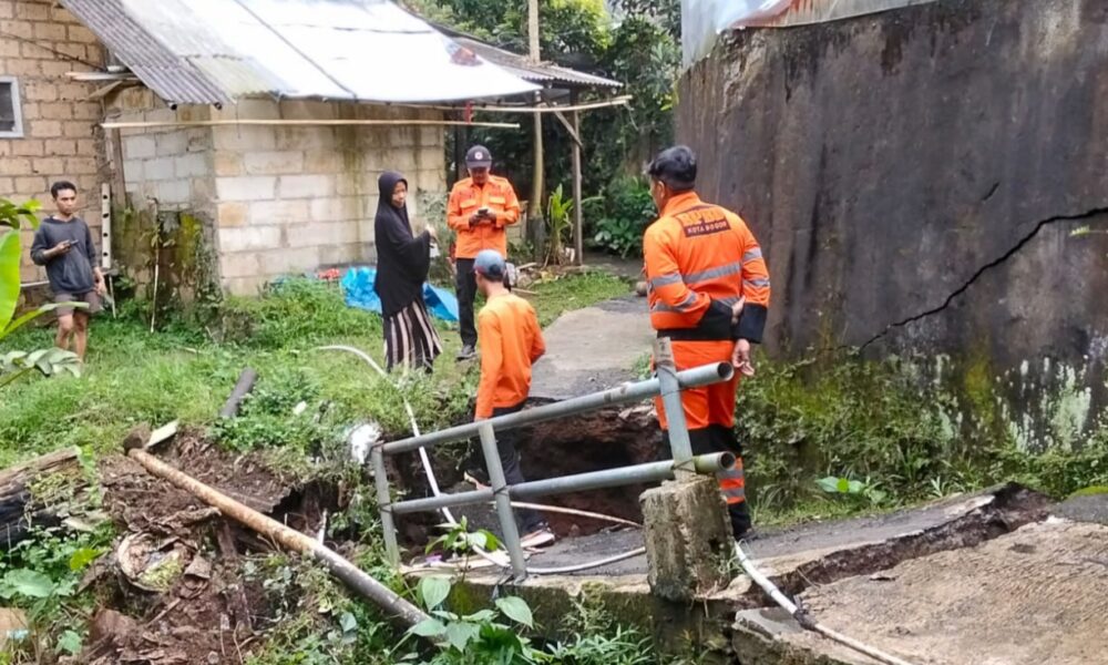 Jembatan Ambles, Akses Jalan di Pamoyanan Terputus