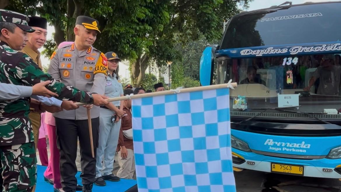 Polresta Bogor Kota Lepas Ratusan Warga Mudik Gratis