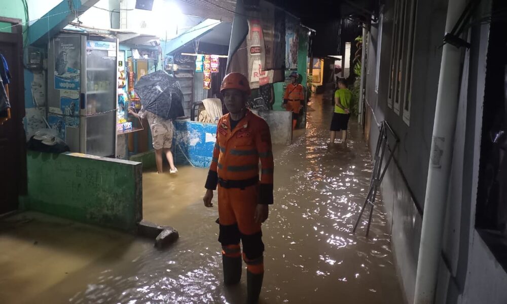 Kali Ciheuleut Meluap, Banjir Lintasan Rendam Puluhan Rumah di Cibuluh