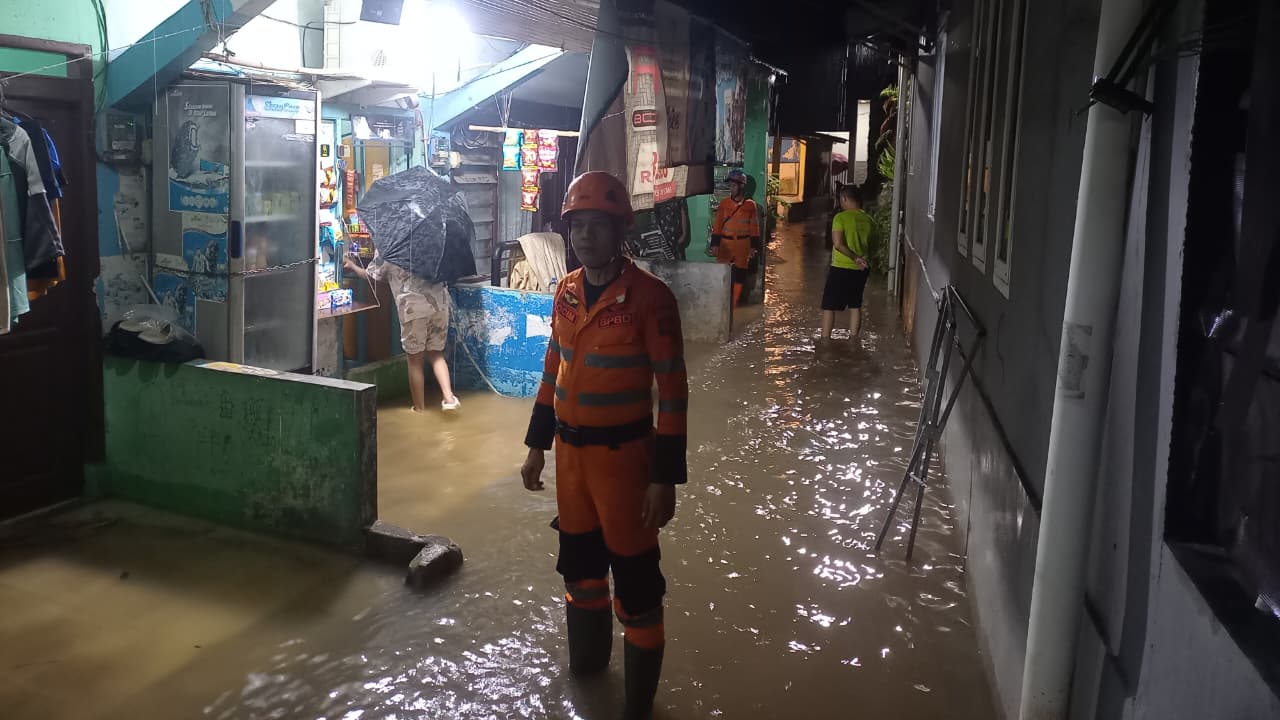 Kali Ciheuleut Meluap, Banjir Lintasan Rendam Puluhan Rumah di Cibuluh