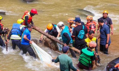 Bersih-bersih Ciliwung, 1,2 Ton Sampah Diangkat dalam 2 Jam
