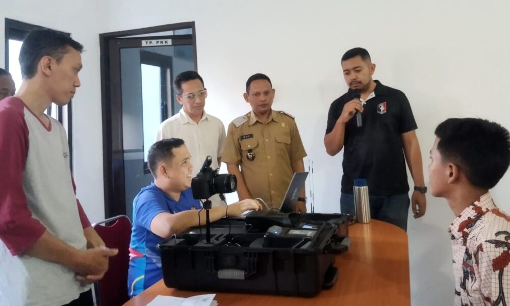 Sempur Jemput Bola Perekaman e-KTP Pemula hingga Malam