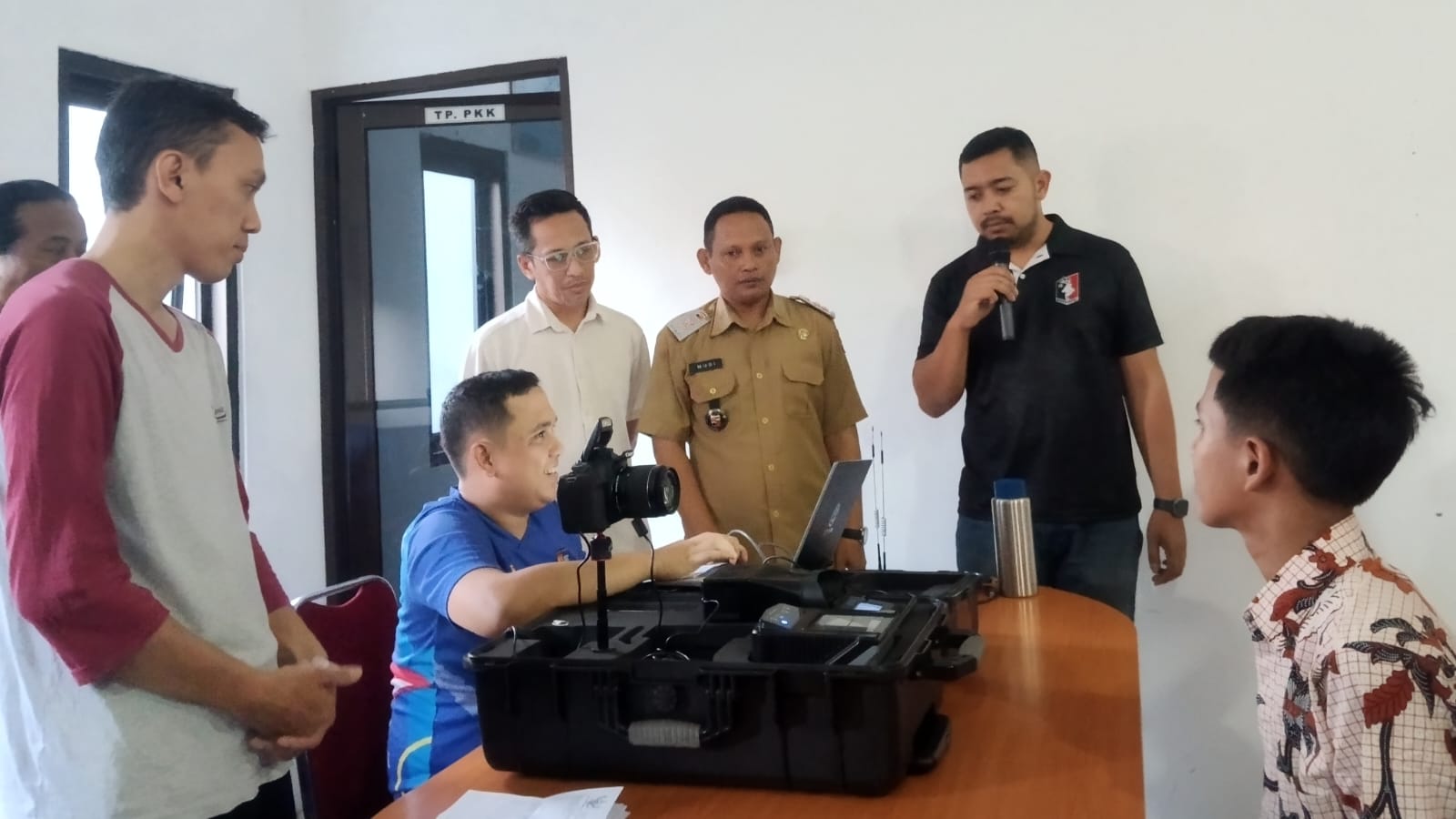 Sempur Jemput Bola Perekaman e-KTP Pemula hingga Malam