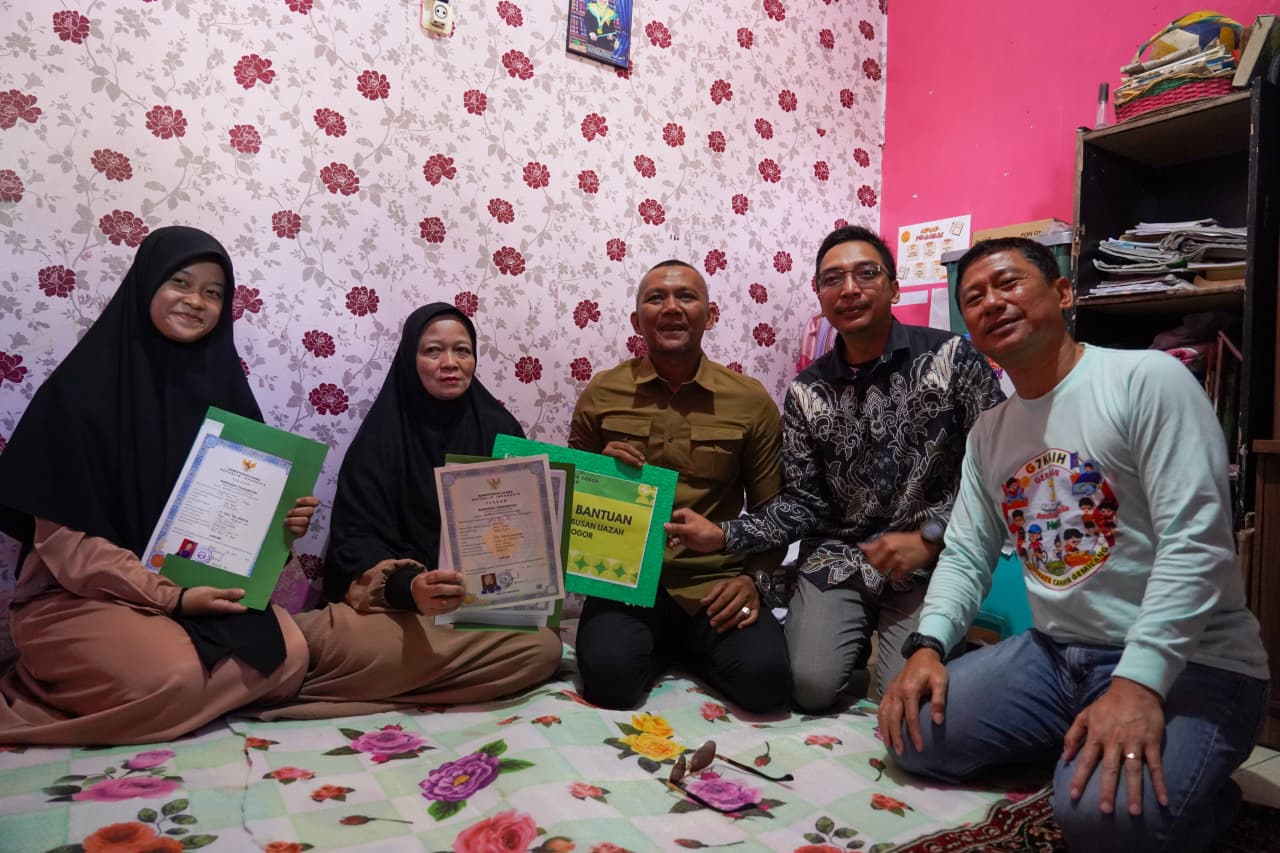 Door to Door, DPRD dan Pemkot Bogor Antar Bantuan Pendidikan ke Warga