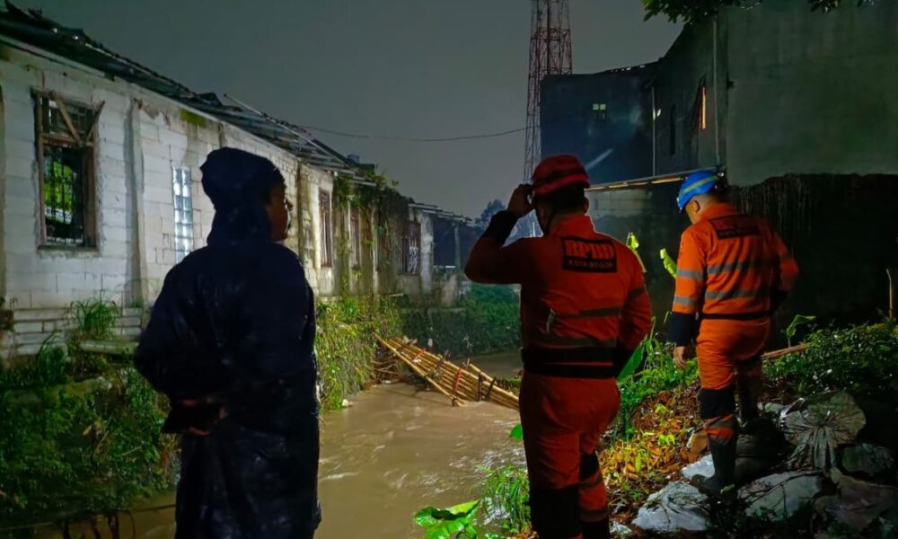 Jembatan Kayu di Sukaresmi Putus Akibat Luapan Kali Pasangrahan