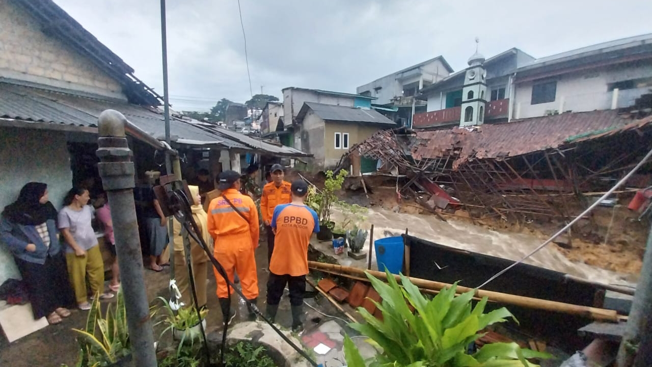 Longsor Susulan, Jembatan Warga di Pasirjaya Putus