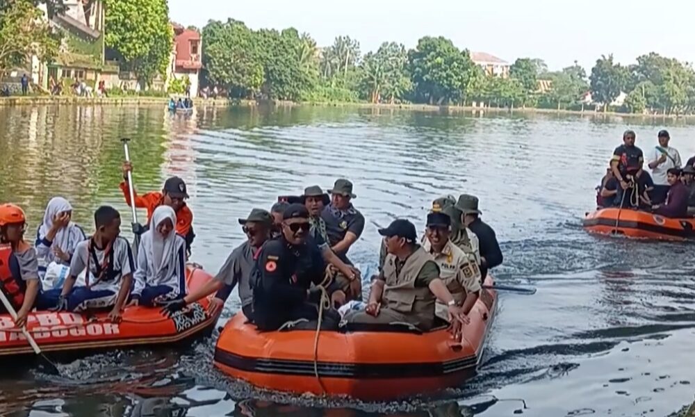 Gerakan Indonesia ASRI di Bogor: Kemendagri Bebersih Situ Gede