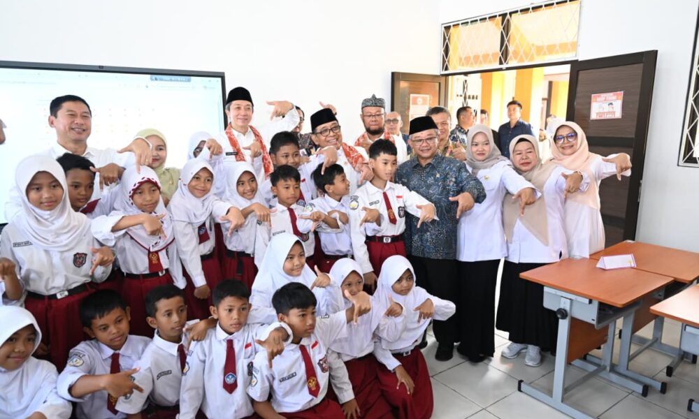 Menko PMK dan Mendikdasmen Tinjau SDN Cimahpar 5, Pastikan Revitalisasi Sesuai Target