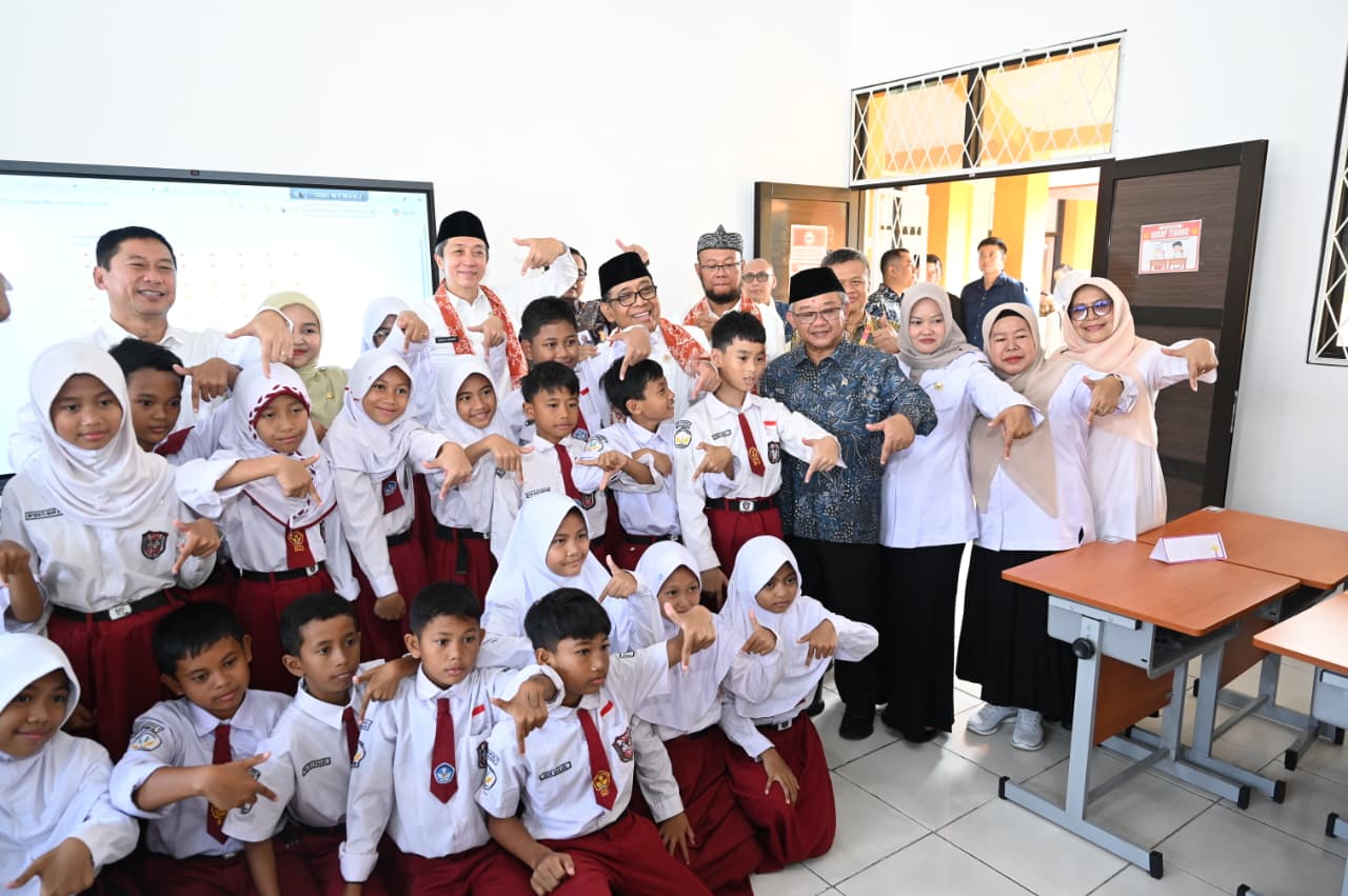Menko PMK dan Mendikdasmen Tinjau SDN Cimahpar 5, Pastikan Revitalisasi Sesuai Target