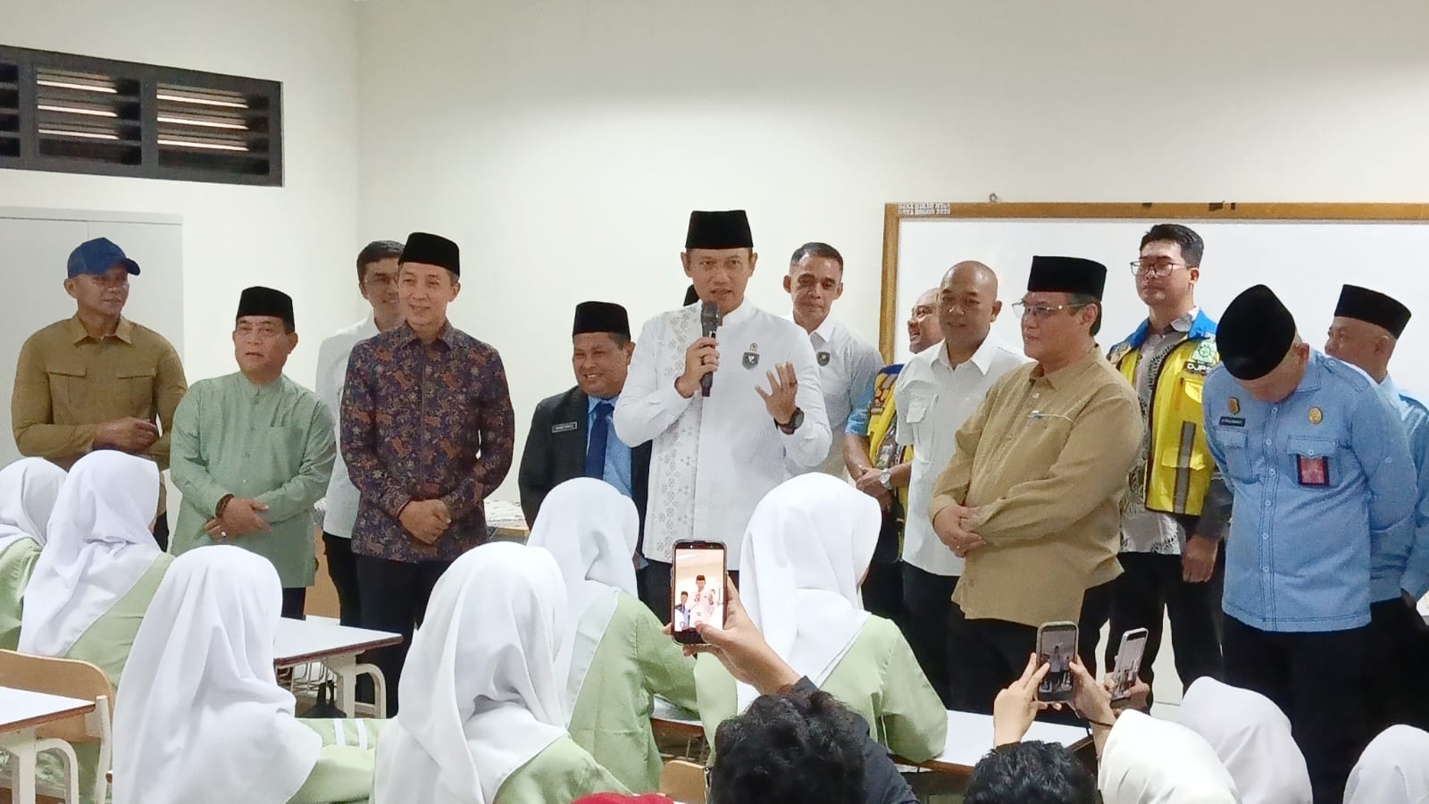 AHY Tinjau Renovasi MTs Negeri Kota Bogor: "Sebentar Lagi Tuntas"