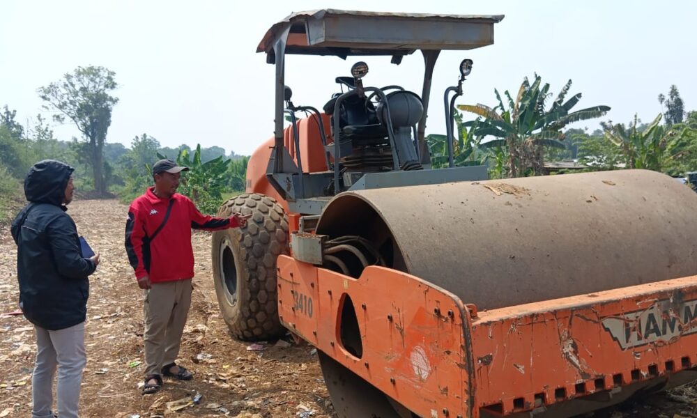 Aki Alat Berat Dinas PUPR Raib saat Pekerjaan Trase di Kayumanis