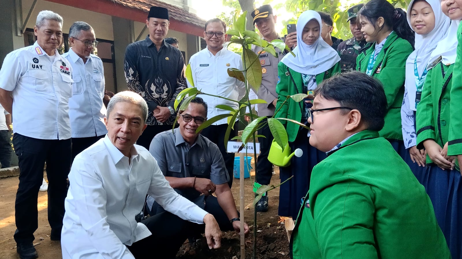 Dari SMPN 18, Wali Kota Dedie Rachim Ajak Pelajar Peduli Lingkungan