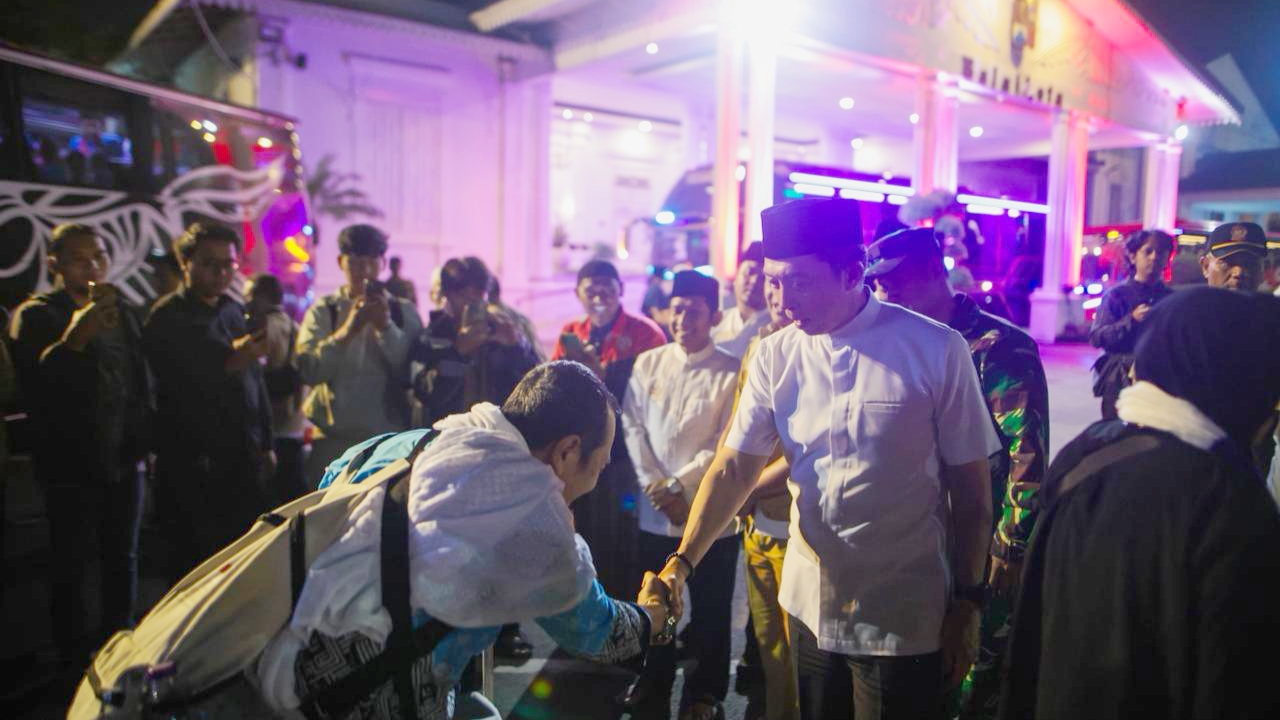 Haru Pecah saat Jemaah Haji Kloter Terakhir Tiba di Balai Kota Bogor