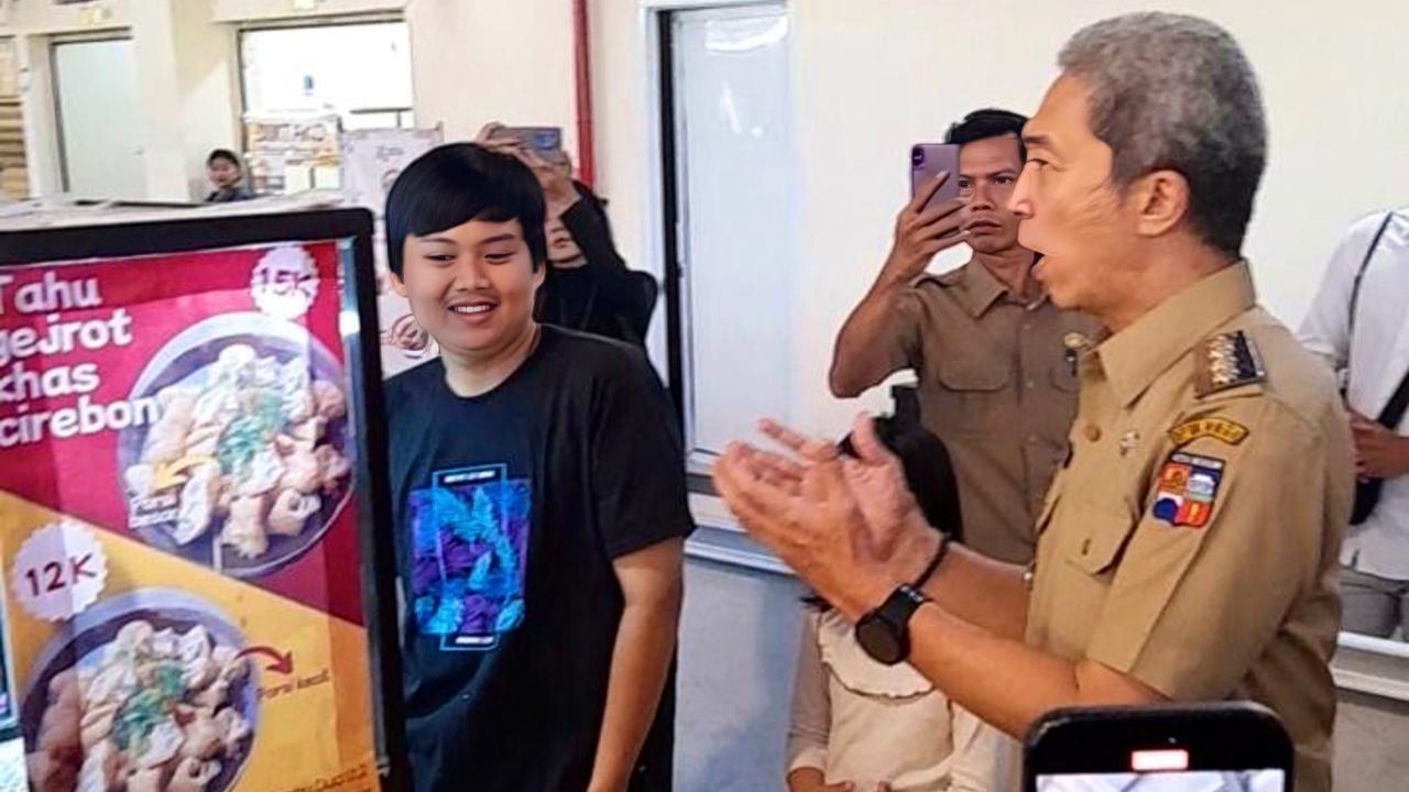 Kisah Pedagang Tahu Gejrot dari PKL Alun-Alun ke Pasar Jambu Dua