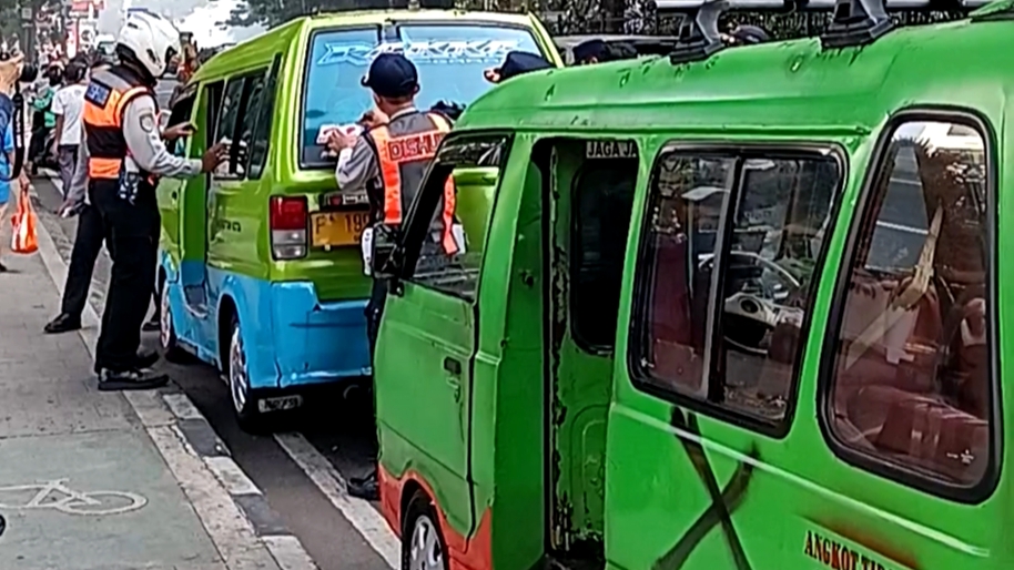 Ratusan Angkot di Kota Bogor "Pensiun" Tak Lagi Mengaspal