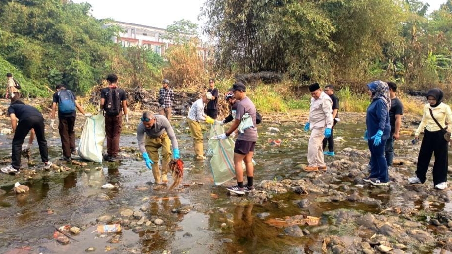 Harganas 2026, Pemkot Bogor Edukasi Warga Lewat Aksi Bebersih Ciliwung