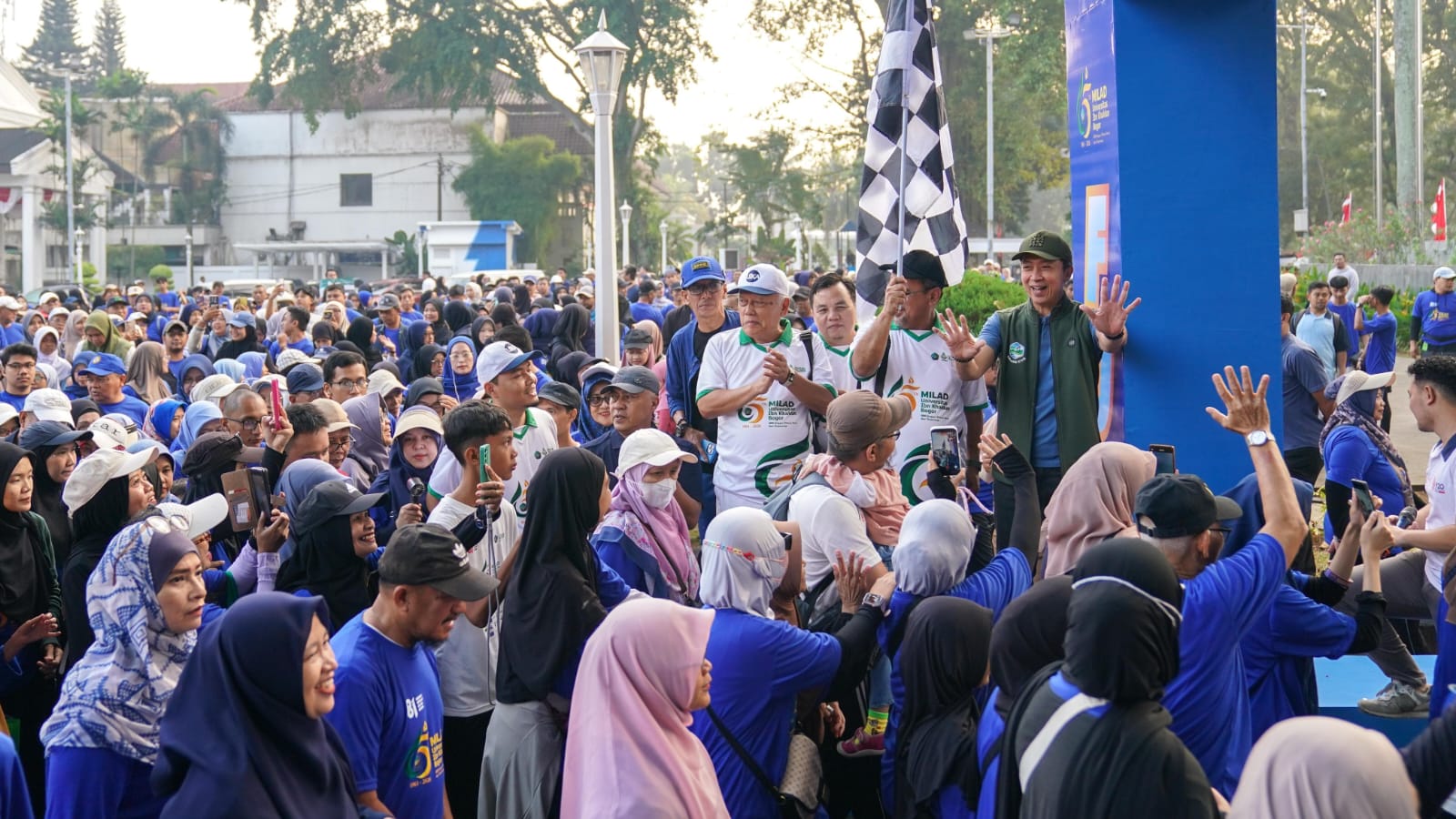 Fun Day Meriahkan Milad ke 65 UIKA Bogor, Program Orang Tua Asuh Diluncurkan