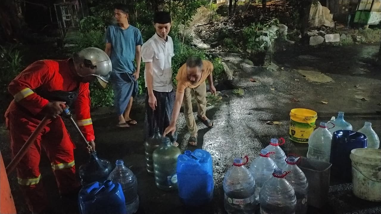 BPBD Kota Bogor Salurkan Air Bersih untuk 90 Warga Bojongkerta