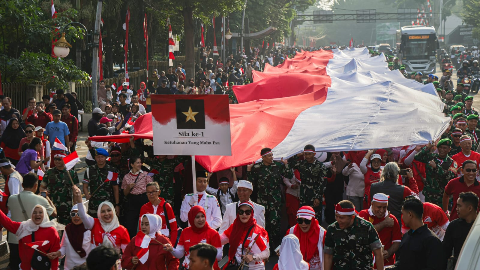 Kirab Merah Putih Sepanjang 500 Meter Teguhkan Semangat Nasionalisme di Bogor
