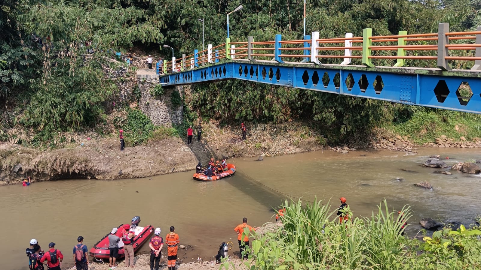 ASN Kota Bogor Diduga Terjatuh ke Sungai Cisadane saat Melintas Jembatan 