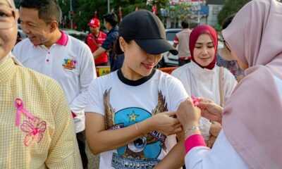 Sebar Pita Pink di Tugu Kujang, YKI Kampanyekan #BogorSahabatKanker