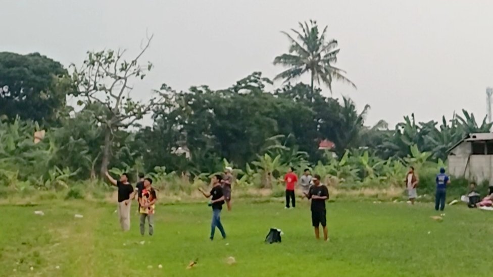 Keseruan Main Layangan di Langit Katulampa, Putus Terbang Lagi