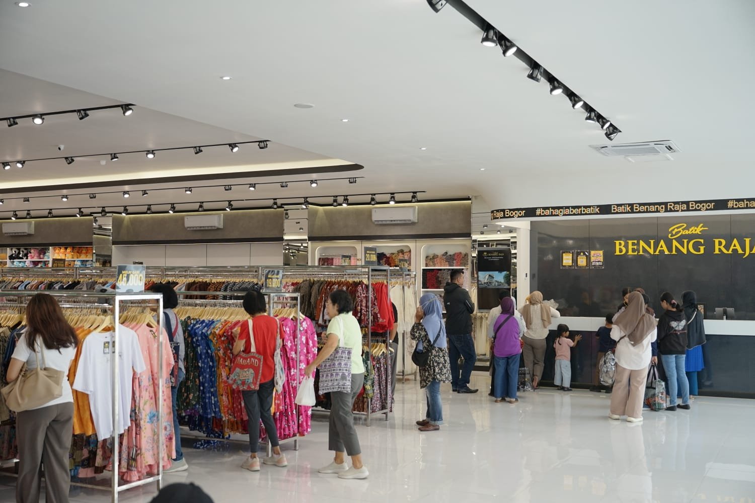 Batik Benang Raja Buka di Bogor, Bagikan 3.000 Produk Gratis