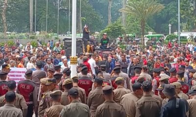 Demo di Balaikota Bogor, Sopir Angkot Tuntut Mobil Tua Tetap Operasi