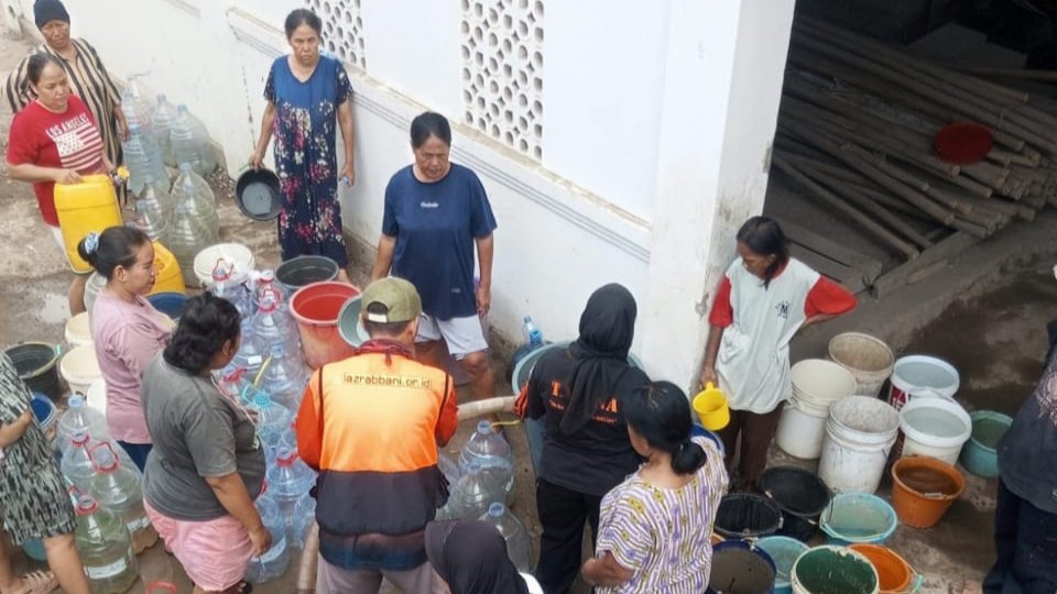 Kekeringan Landa Desa Sukamaju, 8.000 Liter Air Bersih Disalurkan