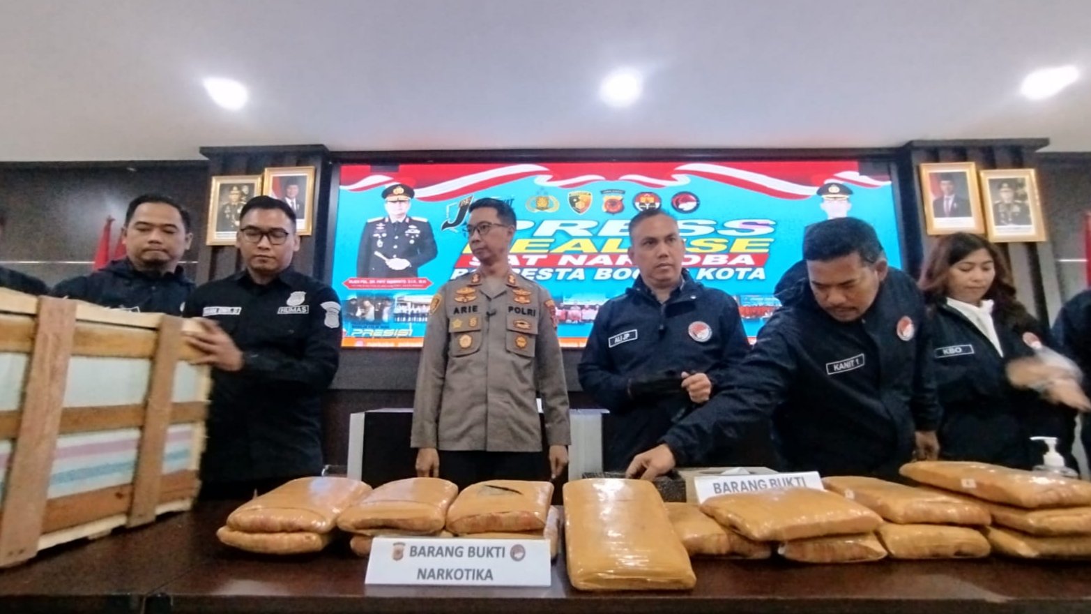 Pengiriman 18 Kg Ganja Bogor-Sidoarjo Digagalkan Polisi 