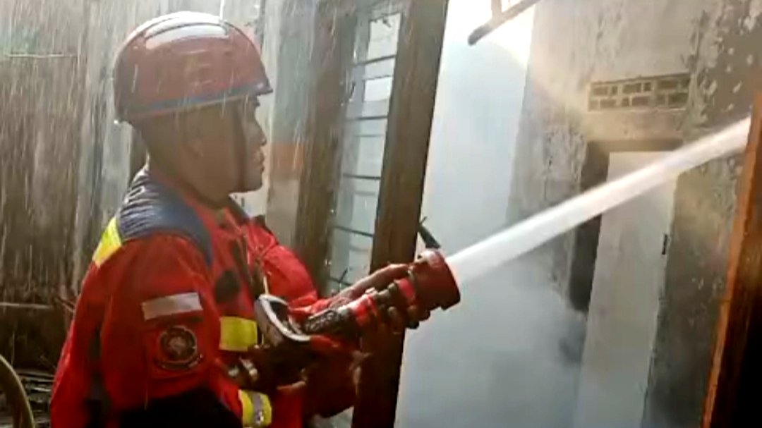 Kebakaran Rumah di Bondongan, 8 Warga Dilarikan ke Rumah Sakit