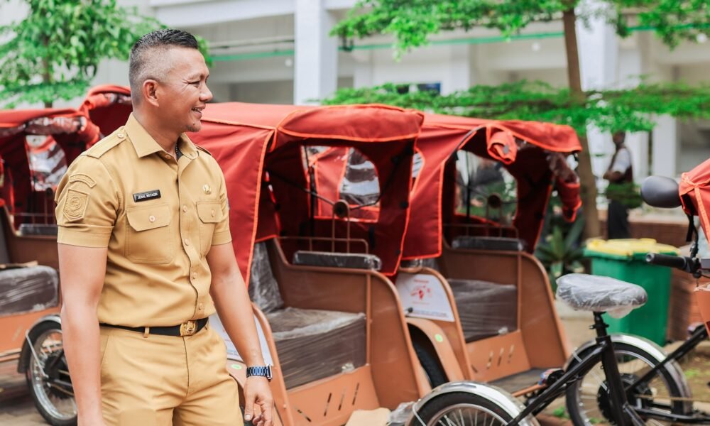 Presiden Prabowo Hibahkan 160 Becak Listrik untuk Pengayuh Lansia di Kota Bogor