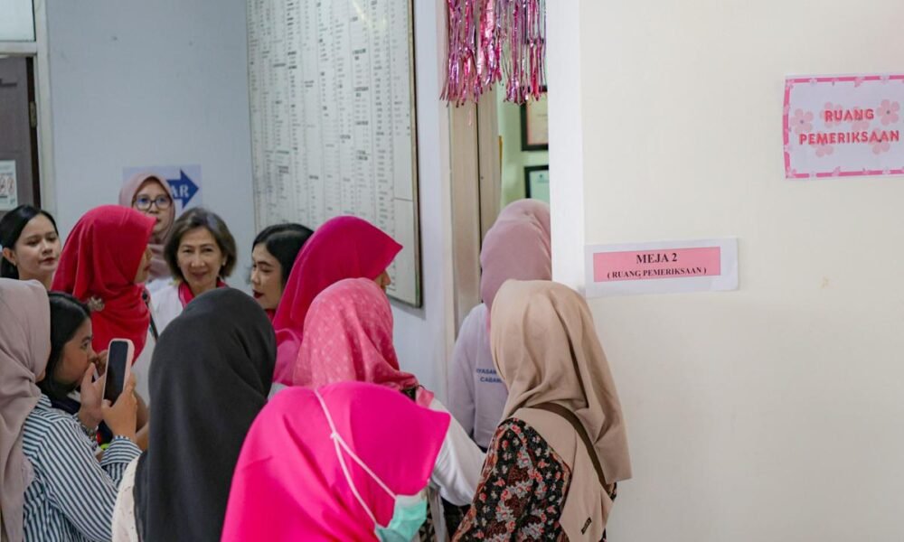Warga Babakan Pasar Ikuti Pemeriksaan Kanker Gratis 