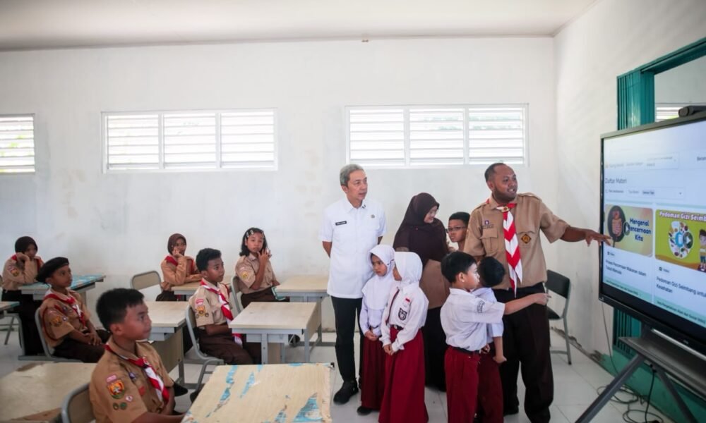 SDN Semeru 6 Kota Bogor Terapkan Papan Interaktif Digital 