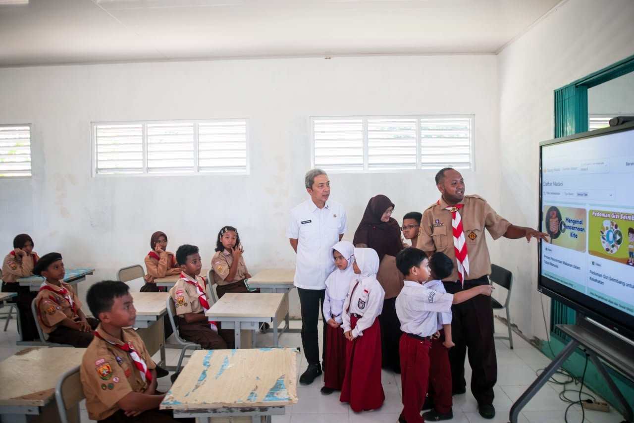 SDN Semeru 6 Kota Bogor Terapkan Papan Interaktif Digital 