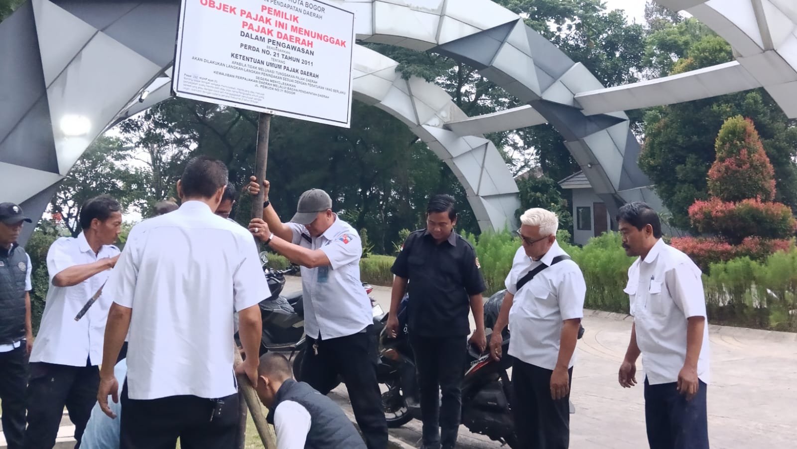 Objek Pajak Penunggak PBB-P2 di Kota Bogor Dipasangi Plang